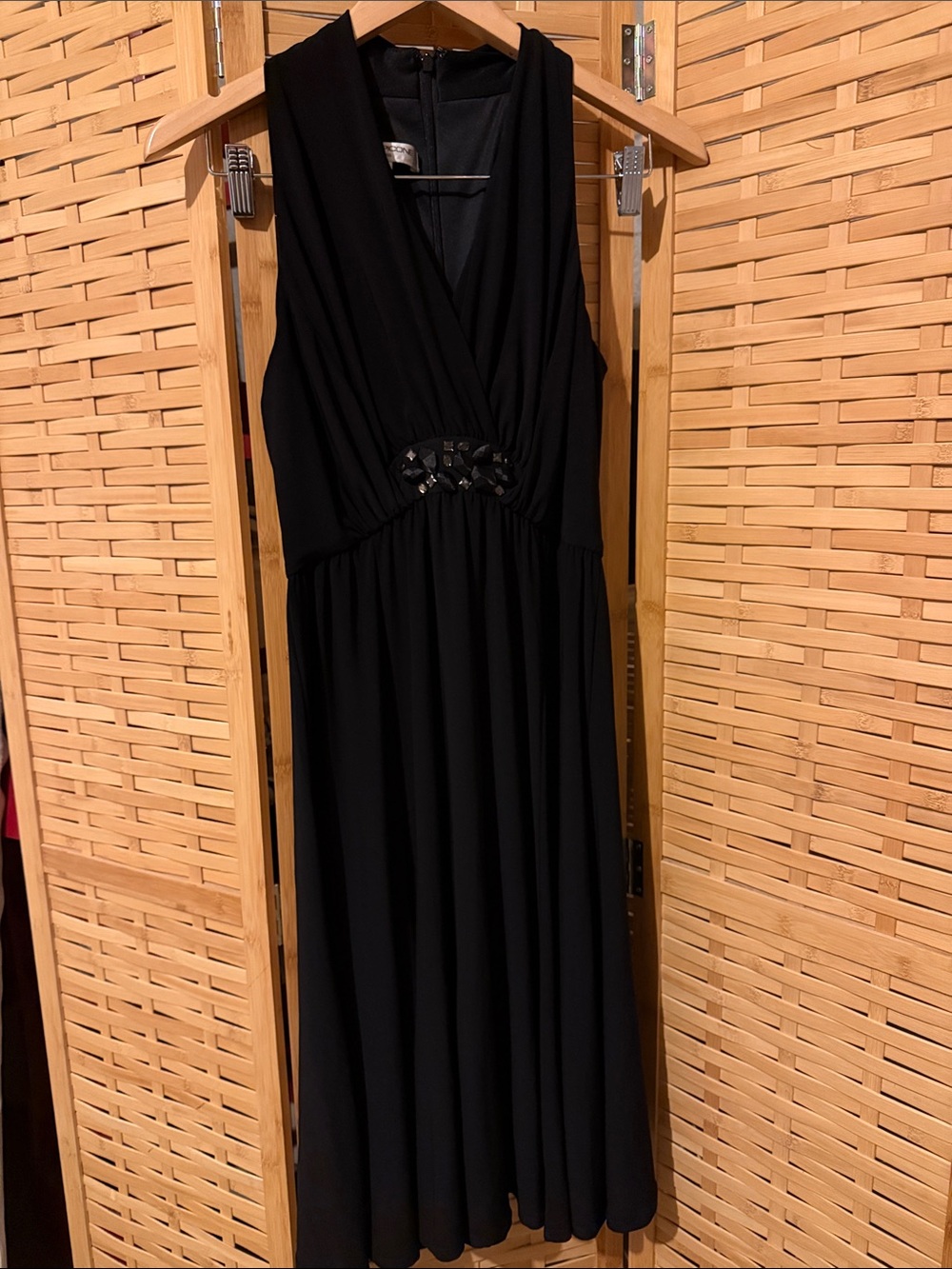 Evan Picone Black Sleeveless V-Neck Maxi Dress with Beaded Waist Accent